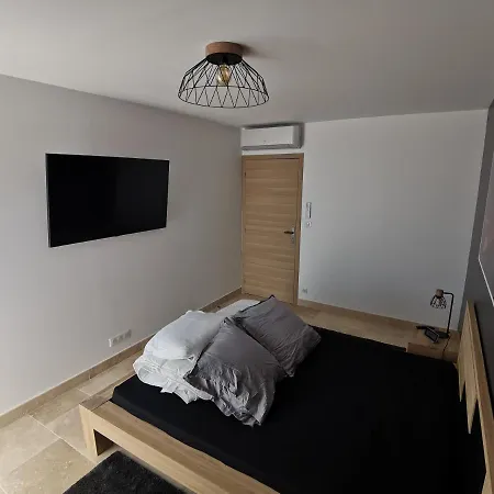 Grand T3 85 M2 Situe A 15 Min A Pied Des Plages Apartment Le Pradet