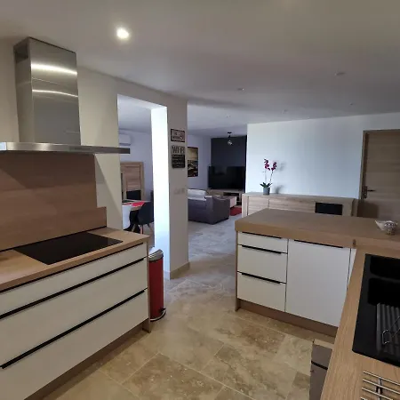 Grand T3 85 M2 Situe A 15 Min A Pied Des Plages Daire