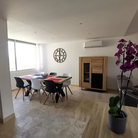 Daire Grand T3 85 M2 Situe A 15 Min A Pied Des Plages Le Pradet