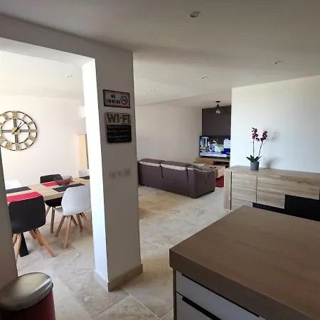 Grand T3 85 M2 Situe A 15 Min A Pied Des Plages Apartment