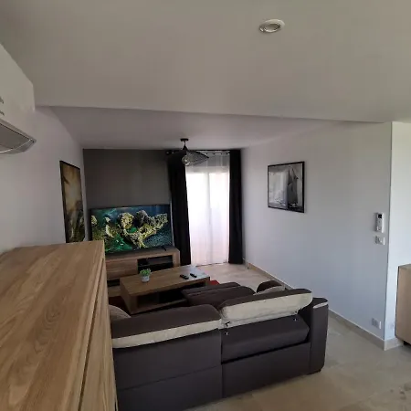 Grand T3 85 M2 Situe A 15 Min A Pied Des Plages